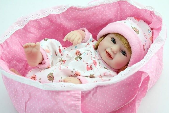 Bebê Reborn Mini Clarinha com Cestinho e Mantinha - Mini Reborn - Clube Reborn